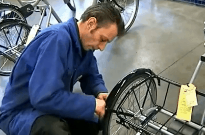 Lintech fabriek - monteren Lintech, POM revalidatietechniek, kwaliteitsfiets, fiets, fiets op maat, standaard fiets, gemaksfiets, elektrische fiets, lage instap fiets